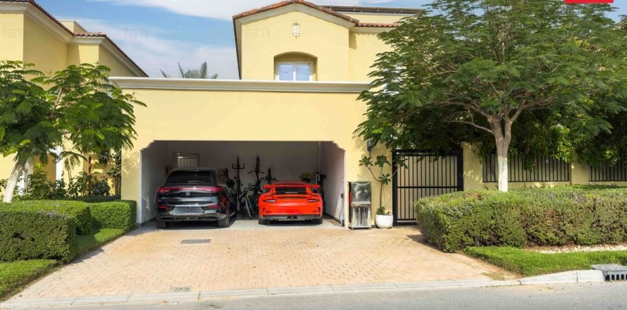 Villa in Dubai 4 bedrooms, 400 sq.m. № 84145