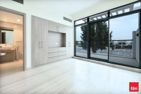 Снять в аренду таунхаус в Дубае: 4 спальни, 180м², № 96396 - фото 10