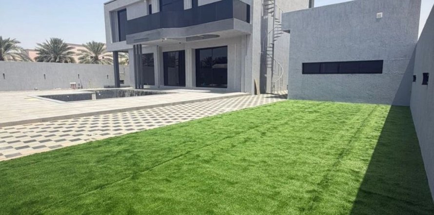 Вилла в Дубае, 5 спален, 930м², № 110528