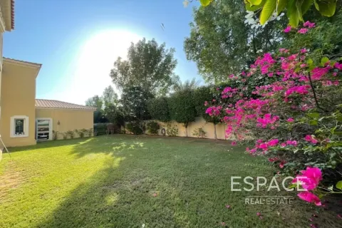 Купить виллу в Арабиан Ранчес, Дубай: 3 спальни, 350м², № 64528 - фото 2