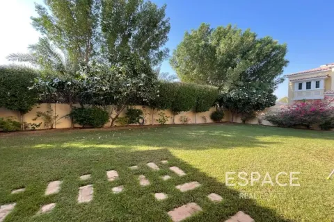 Купить виллу в Арабиан Ранчес, Дубай: 3 спальни, 350м², № 64528 - фото 15