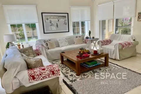 Купить виллу в Арабиан Ранчес, Дубай: 3 спальни, 350м², № 64528 - фото 5