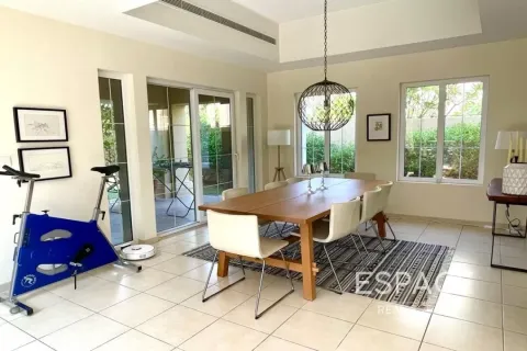 Купить виллу в Арабиан Ранчес, Дубай: 3 спальни, 350м², № 64528 - фото 4