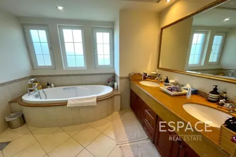 Купить виллу в Арабиан Ранчес, Дубай: 3 спальни, 350м², № 64528 - фото 12