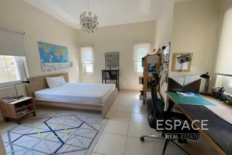 Купить виллу в Арабиан Ранчес, Дубай: 3 спальни, 350м², № 64528 - фото 13