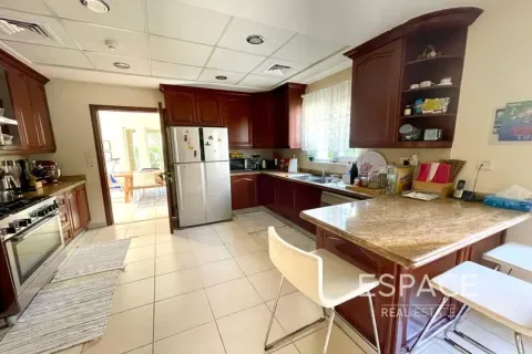 Купить виллу в Арабиан Ранчес, Дубай: 3 спальни, 350м², № 64528 - фото 8