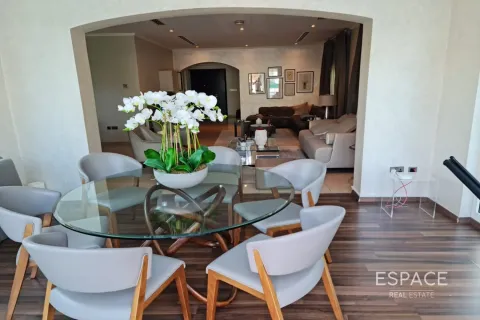 Villa in Dubai 3 bedrooms, 328 sq.m. № 64538 - photo 2