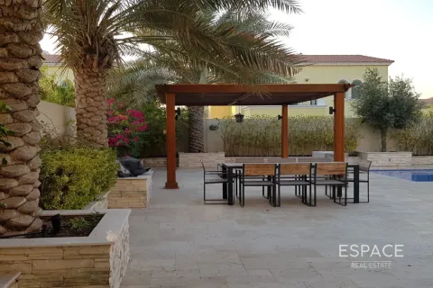 Villa in Dubai 3 bedrooms, 328 sq.m. № 64538 - photo 9