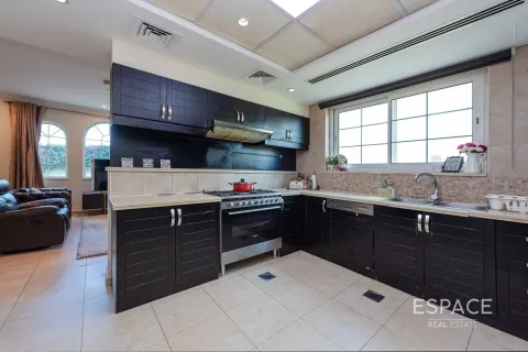 Villa in Dubai 3 bedrooms, 328 sq.m. № 64538 - photo 12