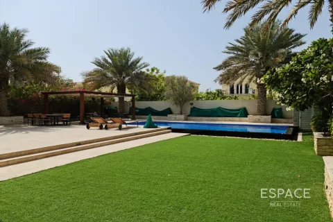 Villa in Dubai 3 bedrooms, 328 sq.m. № 64538 - photo 8