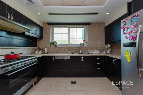 Villa in Dubai 3 bedrooms, 328 sq.m. № 64538 - photo 13