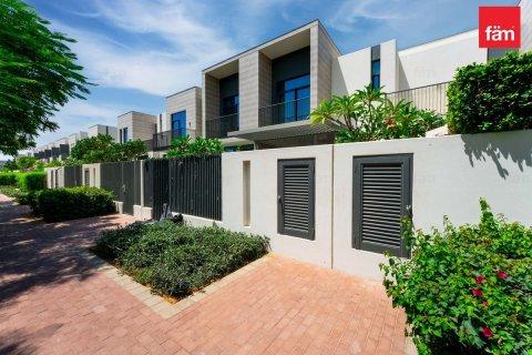 Villa in Dubai 3 bedrooms, 141.7 sq.m. № 110728 - photo 9