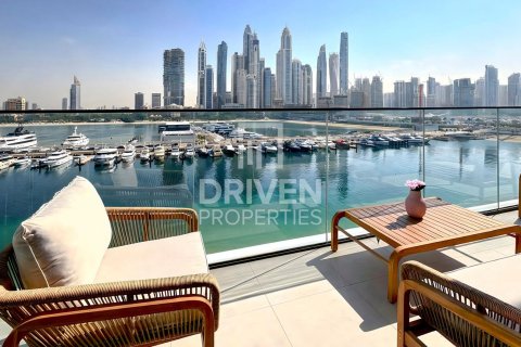 Apartment in EMAAR Beachfront, Dubai Harbour, Dubai 1 bedroom, 114.64 sq.m. № 141029