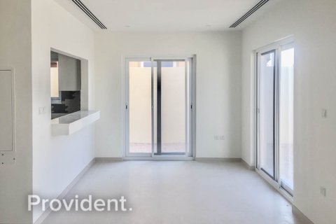 Villa in Dubai Land, Dubai 4 bedrooms № 1836 - photo 2