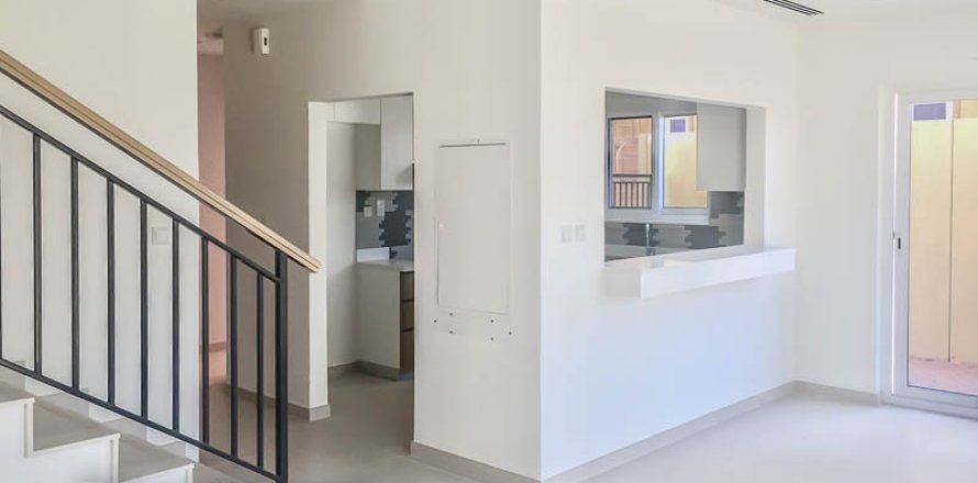 Villa in Dubai Land, Dubai 4 bedrooms № 1836