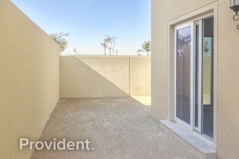 Villa in Dubai Land, Dubai 4 bedrooms № 1836 - photo 3