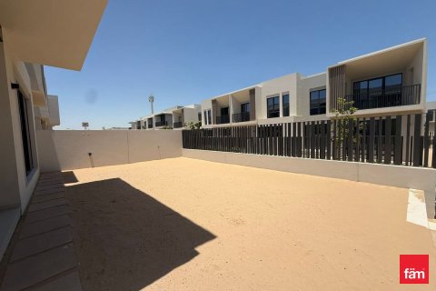 Снять в аренду таунхаус в Джабаль-Али, Дубай: 4 спальни, 343.3м², № 111449 - фото 12