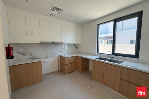 Снять в аренду таунхаус в Джабаль-Али, Дубай: 4 спальни, 343.3м², № 111449 - фото 14