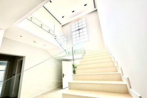 Villa in Jumeirah Golf Estates, Dubai 6 bedrooms, 785.31 sq.m. № 142131 - photo 11
