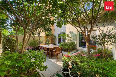 Villa in Dubai 3 bedrooms, 161.4 sq.m. № 72289 - photo 9