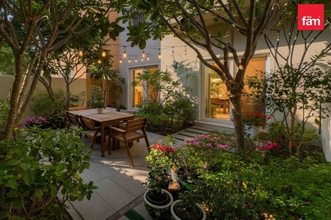 Villa in Dubai 3 bedrooms, 161.4 sq.m. № 72289 - photo 21