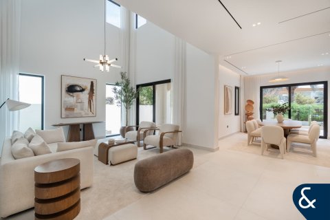 Купить виллу в Арабиан Ранчес, Дубай: 5 спален, 547м², № 78771 - фото 1