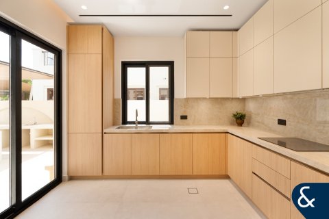 Купить виллу в Арабиан Ранчес, Дубай: 5 спален, 547м², № 78771 - фото 10