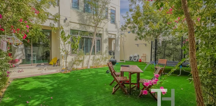 Townhouse in Reem, Dubai 4 bedrooms, 263 sq.m. № 13414