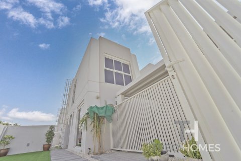 Townhouse in Mudon, Dubai 4 bedrooms, 264 sq.m. № 13415 - photo 1