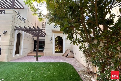 Снять в аренду таунхаус в Дубае: 4 спальни, 563.6м², № 90570 - фото 2