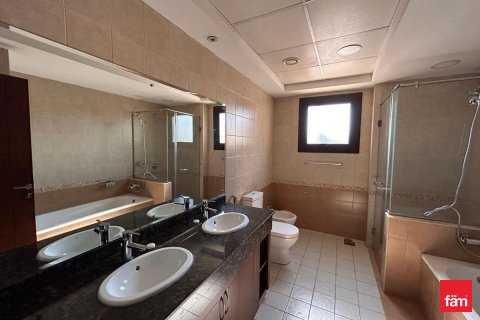 Снять в аренду таунхаус в Дубае: 4 спальни, 563.6м², № 90570 - фото 17