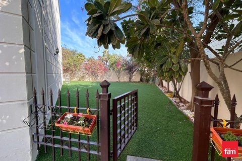 Снять в аренду таунхаус в Дубае: 4 спальни, 563.6м², № 90570 - фото 3