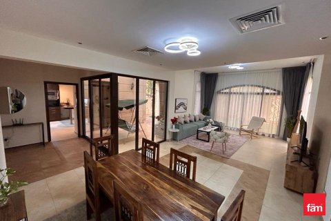 Снять в аренду таунхаус в Дубае: 4 спальни, 563.6м², № 90570 - фото 5