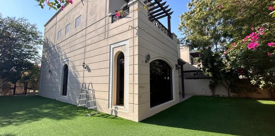 Таунхаус в Дубае, 4 спальни, 563.6м², № 90570