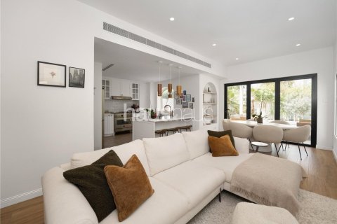 Townhouse in The Springs, Dubai 3 bedrooms, 210 sq.m. № 44174 - photo 22