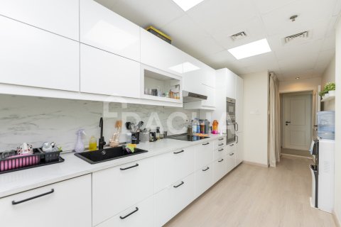 Apartment in Dubai Sports City, Dubai 2 bedrooms, 136 sq.m. № 105385 - photo 16