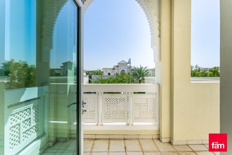 Снять в аренду виллу в Al Furjan, Дубай: 4 спальни, 644.5м², № 110760 - фото 13
