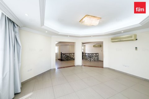 Снять в аренду виллу в Аль-Барше, Дубай: 4 спальни, 1393.5м², № 110769 - фото 16