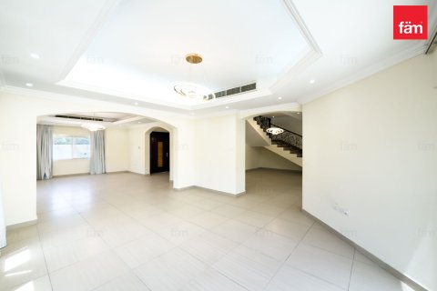 Снять в аренду виллу в Аль-Барше, Дубай: 4 спальни, 1393.5м², № 110769 - фото 6