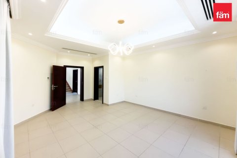 Снять в аренду виллу в Аль-Барше, Дубай: 4 спальни, 1393.5м², № 110769 - фото 2