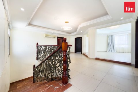 Снять в аренду виллу в Аль-Барше, Дубай: 4 спальни, 1393.5м², № 110769 - фото 4
