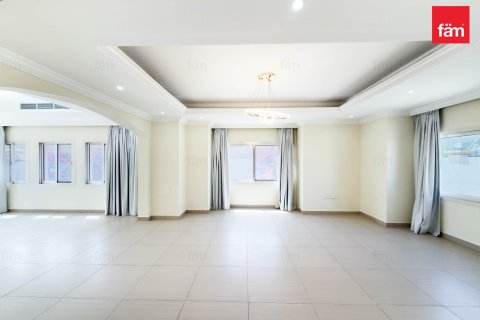 Снять в аренду виллу в Аль-Барше, Дубай: 4 спальни, 1393.5м², № 110769 - фото 10