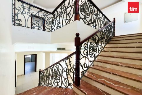 Снять в аренду виллу в Аль-Барше, Дубай: 4 спальни, 1393.5м², № 110769 - фото 3