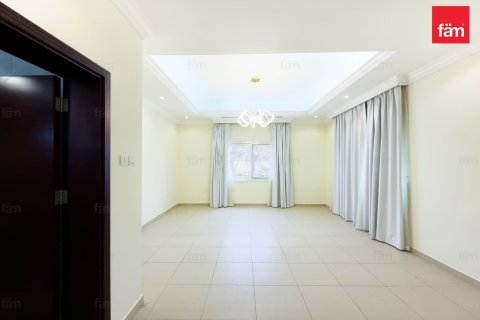 Снять в аренду виллу в Аль-Барше, Дубай: 4 спальни, 1393.5м², № 110769 - фото 14