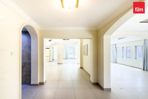 Снять в аренду виллу в Аль-Барше, Дубай: 4 спальни, 1393.5м², № 110769 - фото 11