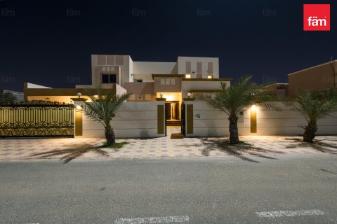 Вилла в Аль-Барше, Дубай, 4 спальни, 1393.5м², № 110769