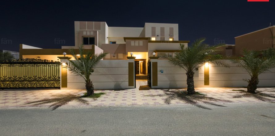 Вилла в Аль-Барше, Дубай, 4 спальни, 1393.5м², № 110769