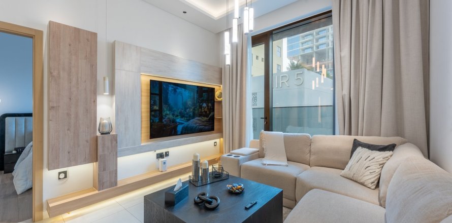 Apartamento en Jumeirah Village Circle, Dubai, 1 dormitorio, 89 m², № 97098