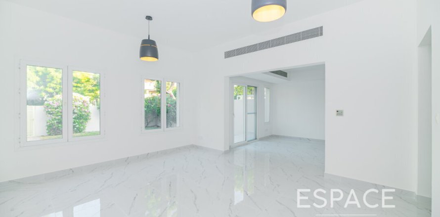 Вилла в The Lakes, Дубай, 3 спальни, 234м², № 62210