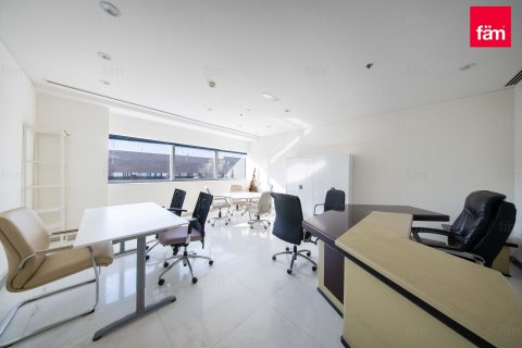 Снять в аренду офис в Sheikh Zayed Road, Дубай: 151м², № 58191 - фото 12